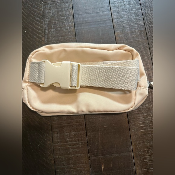 Moroccanoil pouch. NWOT. - Picture 2 of 5